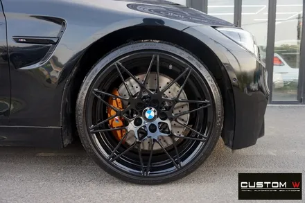 BMW M4 666M 휠 상처 수리 후, 블랙 유광 휠도색,캘리퍼 도색. / 용인 처인구