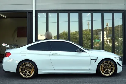 BMW M4 잘 못된 휠 수리 도색이력이 있는 BBS FI-R 단조휠 약품 박리 후, 페라리 골드 컬러 휠도색 재작업. / 용인 처인구