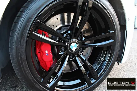 BMW M4 기존 잘못된 수리 이력으로 박리 후 블랙유광 휠도색 + 레드 캘리퍼 도색 / 용인 처인구
