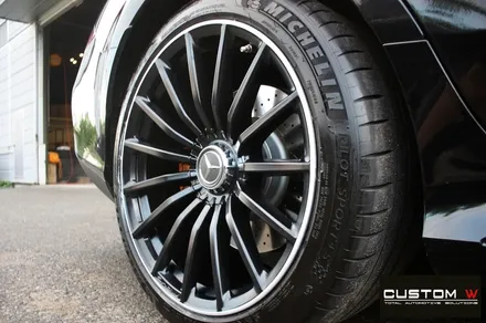 벤츠 GT43 AMG 기존 잘못된 수리 도색 이력 약품 박리 후 블랙 실버 투톤 무광 휠도색 + 카본 세라믹 골드 캘리퍼 도색 / 용인 처인구