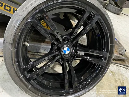BMW F83 M4 컨버터블 437M 박리 후 블랙유광 휠도색 / 용인 처인구