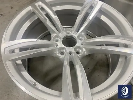 이건 아닌데.. 슬픈 사연이 있는 BMW M2 잘못된 휠 수리 이력이 있는 437M 휠 기존 페인트 제거 약품 박리 후 알루미늄 상태에서 올바른 공정으로 재작업 / 용인 처인구