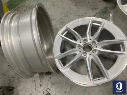 벤츠 C43 AMG 휠 상처 수리 후, 다이아몬드 커팅 가공을 이용한 블랙 폴리시 투톤 휠 커스텀 도색 / 용인 처인구