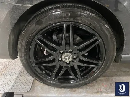 벤츠 V클래스 V300D 휠 상처 수리 후, 블랙 유광 휠도색 + 손상된 타이어 신품으로 교체 작업까지_! / 용인 처인구