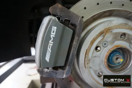 잘 못된 휠수리 도색 이력이 있는 벤츠 A45 AMG 약품 박리 후,  블랙 실버 투톤 휠도색 재작업, 레드 AMG 캘리퍼 도색 작업까지. / 용인 처인구