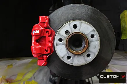 기존 고객님 BMW F30 320i 휠 상처 수리 후 블랙유광 휠도색 + 부식 제거 후 레드 캘리퍼 도색 / 용인 처인구