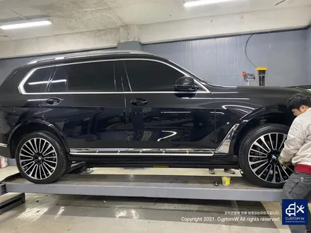 BMW X7 40i 22인치 블랙 폴리시 (블랙 휠도색 + 스포크 전면부 다이아몬드 커팅 가공 블랙 투톤 휠) 세차 관리 유지 보수 관리 용이함 그리고 멋짐 폭발 효과까지_! / 용인 처인구