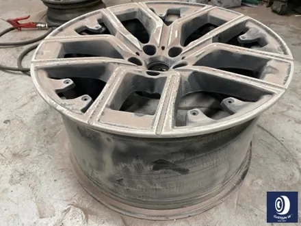 BMW 휠.. 왜 이렇게 만들까... 휠에 장착된 플라스틱 커버는 무슨 의미가 있나? 경량화? 디자인? 신형 740D 신0차 출고 작업 휠 커버 + 휠 블랙 도색 + 캘리퍼  도색 / 용인 처인구