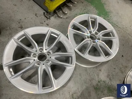 벤츠 C43 AMG 휠 상처 수리 후, 다이아몬드 커팅 가공을 이용한 블랙 폴리시 투톤 휠 커스텀 도색 / 용인 처인구