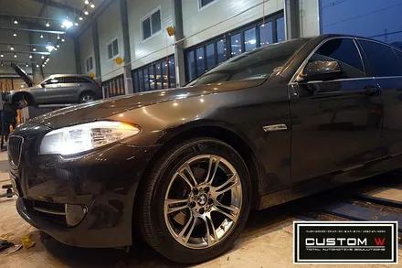 BMW F10 528I 고스트크롬 휠도색 + M퍼포먼스 블루 캘리퍼도색. / 용인 처인구