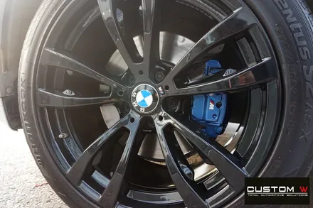 BMW X5 40D 부식 녹 제거 후, 캘리퍼 도색 / 휠상처 수리 후,  블랙유광 휠도색. / 용인 처인구