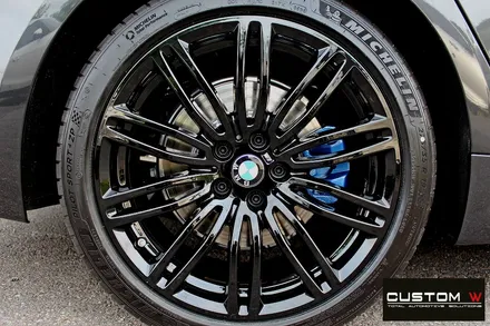 BMW G30 520d 신차 664M 블랙유광 휠도색 + 블루 캘리퍼 도색 / 용인 처인구