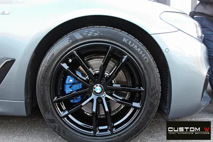 BMW G30 520d 블랙유광 휠도색 + M 퍼포먼스 블루 캘리퍼 도색 / 용인 처인구