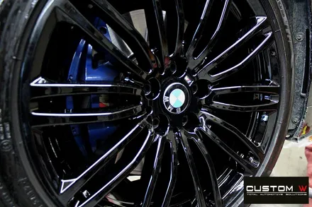 BMW 530d 664M 기존 잘못된 수리 도색 이력 약품 박리 후 블랙유광 휠도색 / 용인 처인구