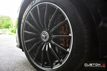 벤츠 GT43 AMG 기존 잘못된 수리 도색 이력 약품 박리 후 블랙 실버 투톤 무광 휠도색 + 카본 세라믹 골드 캘리퍼 도색 / 용인 처인구