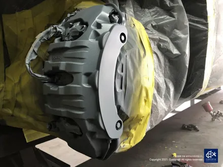 포르쉐 파나메라 4 휠 상처 수리 후 블랙유광 휠도색 + 레드 캘리퍼 도색 / 용인 처인구