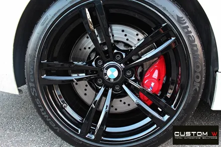 BMW M4 기존 잘못된 수리 이력으로 박리 후 블랙유광 휠도색 + 레드 캘리퍼 도색 / 용인 처인구