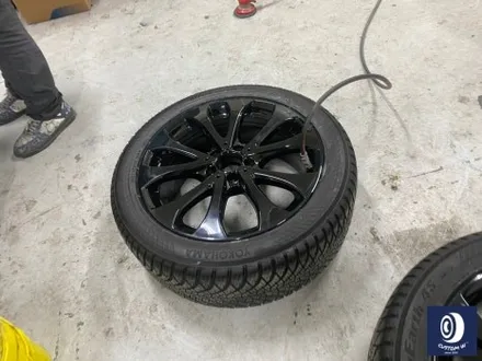 벤츠 W213 E300 블랙 유광 휠도색 + 지저분한 캘리퍼 부식 및 고착된 분진 제거 후, 깔끔하게 카본 세라믹 골드 컬러  캘리퍼 도색 / 용인 처인구