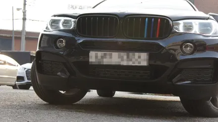 100주년을 기념해서 나온 BMW X6 30D 한정 모델의 블랙 휠도색과 블루 캘리퍼도색. / 용인 처인구
