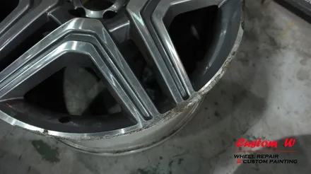 한 덩치하는 벤츠 ML63 AMG 휠수리 후 블랙유광 휠도색. / 용인 처인구