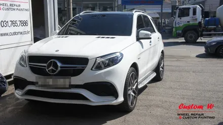 블랙 휠도색과 레드 캘리퍼도색에 특화 된 벤츠 GLE 63 AMG 차량입니다. / 용인 처인구