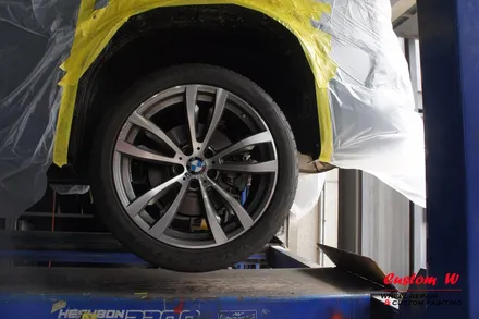 BMW X5 40D 신차급 차량 블랙유광 휠도색과 레드 캘리퍼도색. / 용인 처인구