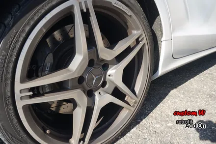 벤츠 CLS63AMG 상처난 휠수리 후 블랙유광 휠도색과 강렬한 레드 캘리퍼도색. / 용인 처인구