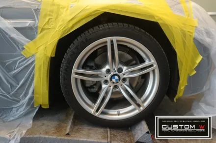 BMW F10 528I 블랙유광 휠도색 + M퍼포먼스블루 캘리퍼도색. / 용인 처인구