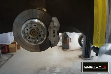 BMW G바디 7시리즈 블랙유광 휠도색, M퍼포먼스 블루 캘리퍼도색. / 용인 처인구