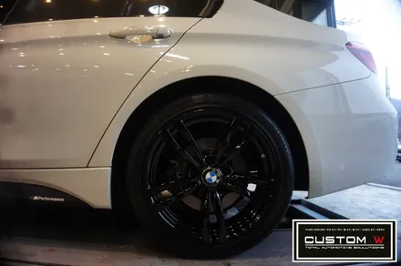 BMW F30 320D M팩  441M  휠 블랙유광 휠도색. / 용인 처인구