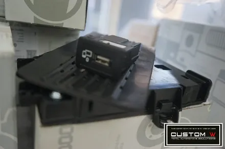 벤츠 E클래스 쿠페 E220d 쿠페 순정 무선충전, 에어품질패키지(에어발란스,이오나이저), 송풍구 앰비언트 라이트 시공. / 용인 처인구