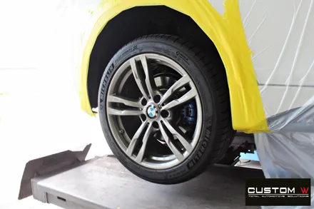 BMW 320i M패키지 블랙유광 휠도색 + 허브 방청 레드 캘리퍼 도색 / 용인 처인구