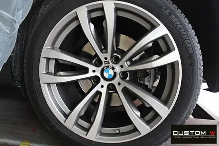 BMW X5 휠상처 수리 후 블랙유광 휠도색 + M 퍼포먼스 블루 캘리퍼 도색 / 용인 처인구