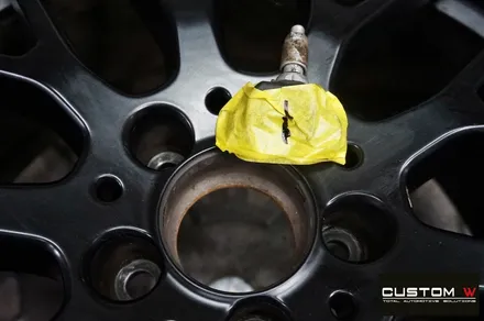 벤츠 CLA45 AMG 50주년 에디션 휠 상처 수리 후 무광블랙옐로우 투톤휠 복원 / 용인 처인구