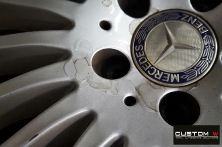 벤츠 S350d 잘못된 휠수리 도색 이력 약품 박리 및 휠 상처 수리 후 고스트 크롬 휠도색 + 블랙 캘리퍼 도색 / 용인 처인구