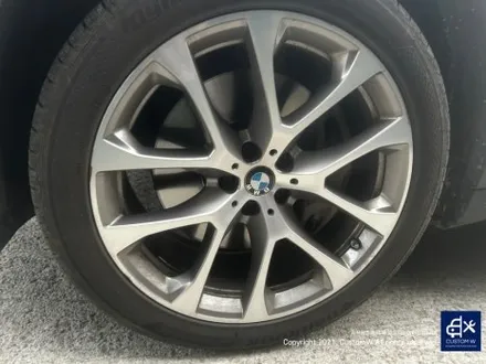 후기글 작성해 주신 고객님의 차량_! BMW G05 X5 45e 휠 상처 수리 후, 블랙 유광 휠도색 그리고 부식 녹 제거 및 방지 블루 캘리퍼 도색 작업까지_! / 용인 처인구