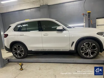 당황스럽네요.. 누구의 잘못 인가.. BMW G05 X5 744 Y 스포크 21인치 휠 상처 수리 후, 다이아몬드 커팅 복원 (feat. 순정 덧칠의 습격) / 용인 처인구