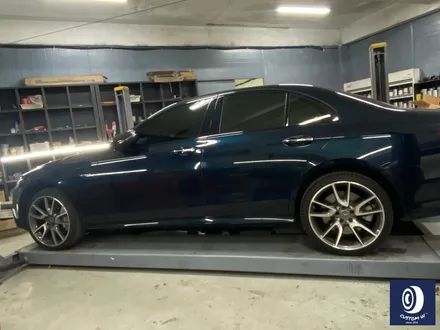 벤츠 W213 E43 AMG 휠 상처 수리 후 사틴 블랙 (무광 검정 / 매트 블랙) 휠 복원 도색 + 카본 세라믹 골드 캘리퍼 도색 / 용인 처인구