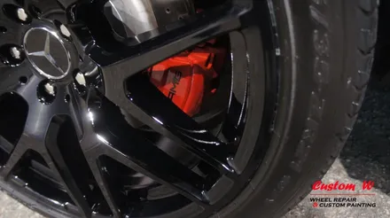 벤츠 AMG 라면 스포티한 블랙 휠과 레드 캘리퍼 조합을! 벤츠 GLE 63 AMG 블랙유광 휠도색, 레드 캘리퍼도색 작업기. / 용인 처인구