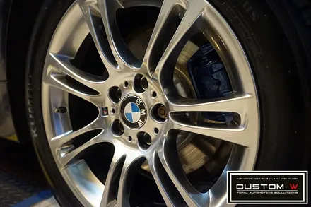 BMW F10 528I 고스트크롬 휠도색 + M퍼포먼스 블루 캘리퍼도색. / 용인 처인구