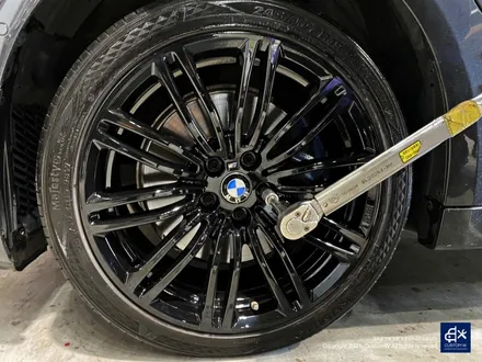 BMW G30 530e 664M 휠수리 후 블랙유광 휠도색 / 용인 처인구