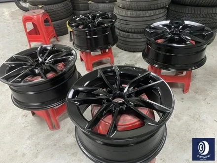 벤츠 C43 AMG 휠 상처 수리 후, 다이아몬드 커팅 가공을 이용한 블랙 폴리시 투톤 휠 커스텀 도색 / 용인 처인구