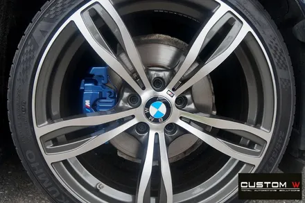 BMW F10 520D M 에어로 다이나믹 프로 휠 상처 수리 후, 고스트 크롬 휠도색 그리고 블루 캘리퍼 도색. / 용인 처인구