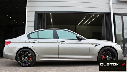 BMW F90 M5 블랙유광 휠 도색 + M 퍼포먼스 오렌지 (한라봉) 캘리퍼 도색 / 용인 처인구