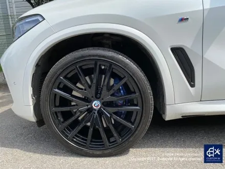 BMW X5 G05 22인치 742M 부식 제거 및  휠 상처 수리 후, 블랙 유광 휠도색 / 용인 처인구
