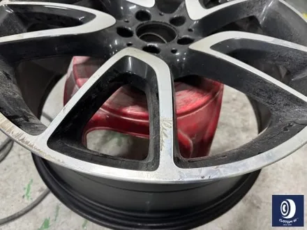 벤츠 GLC43 AMG 21인치 휠 상처 수리 후, 블랙 유광 휠 도색 + 건메탈 그레이 캘리퍼 도색 / 용인 처인구