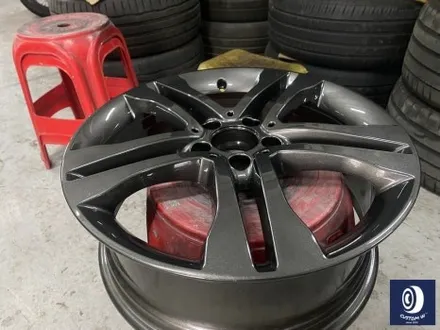벤츠 GLA200 타 업체 휠수리 도색 불량 재작업 / 약품 박리 (페인트 제거) 후, 건메탈 그레이 휠도색 + 부식 제거 후, 블랙 캘리퍼도색 / 용인 처인구