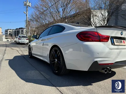 BMW 420i 타 업체 잘못된 휠 수리 도색 이력 / 약품 박리 (기존 페인트 제거) 후, 블랙 유광 휠도색 / 용인 처인구
