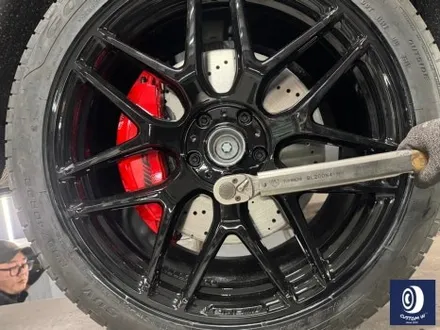 번호판도 장착되지 않은 신차 출고 작업_! / 벤츠 G63AMG 22인치 하이그로시 블랙 (검정 유광) 휠도색 (feat. 센터 휠 캡 주변 부품 모두 포함) / 용인 처인구