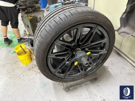 BMW G87 M2 930M 휠 상처 수리 후, 건메탈 그레이 휠도색 + 레드 캘리퍼 도색 / 용인 처인구